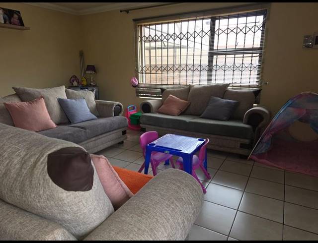 2 BEDROOM PROPERTY TO RENT IN KOOKRUS